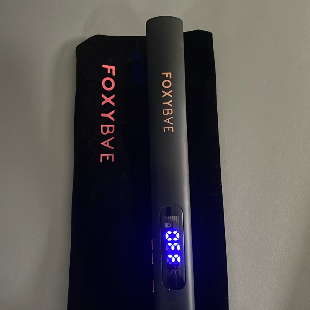 Foxybae titanium 1.5inch flat iron